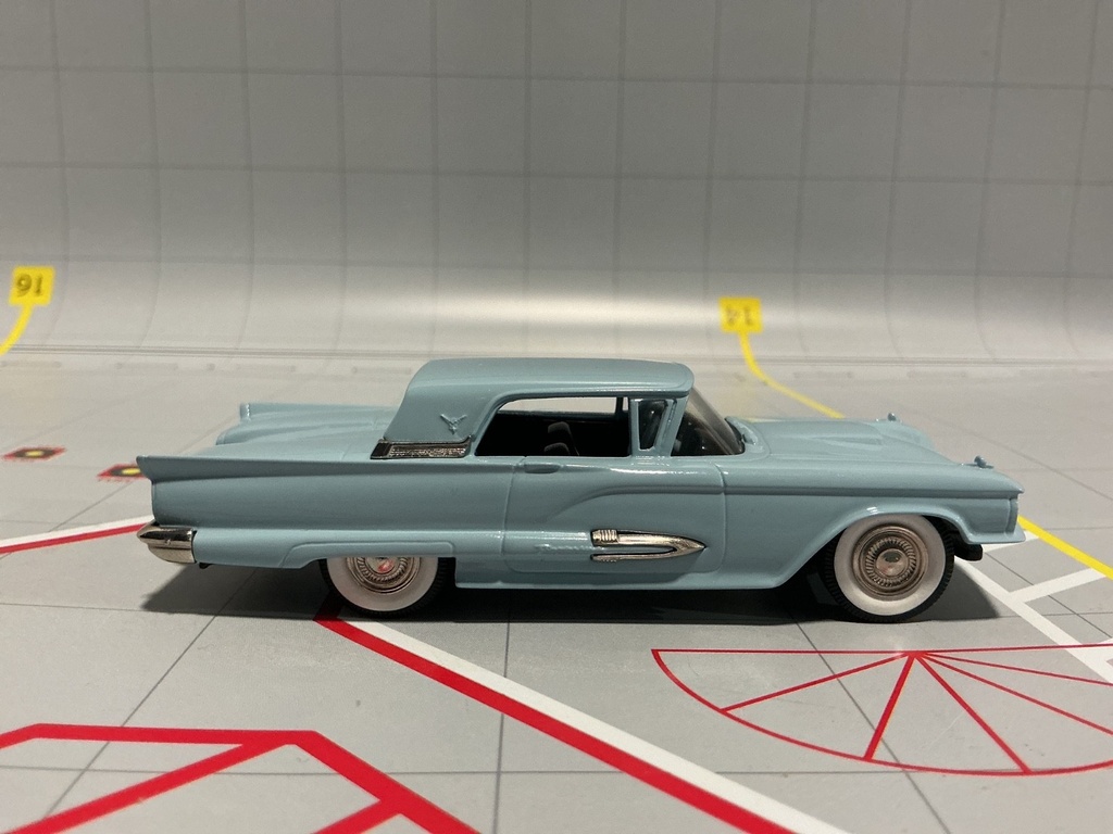 1:43 BROOKLIN MODELS BRK 64 1959 FORD THUNDERBIRD [BUMPER NEEDS REATTACHMENT) image