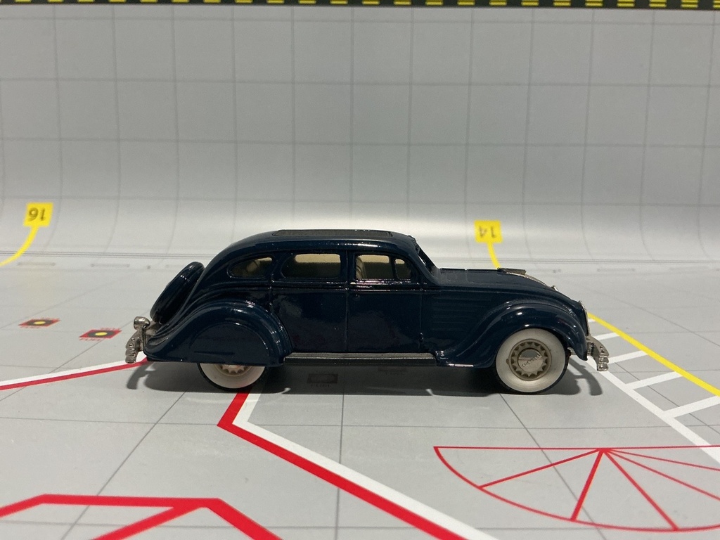 1:43 BROOKLIN MODELS BRK 7 1934 CHRYSLER AIRFLOW image