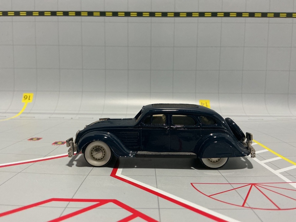 1:43 BROOKLIN MODELS BRK 7 1934 CHRYSLER AIRFLOW image