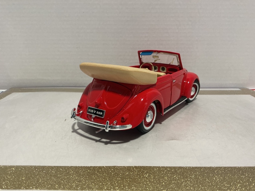1/18: MAISTO 1951 VOLKSWAGEN CABRIOLET RED ON TAN image