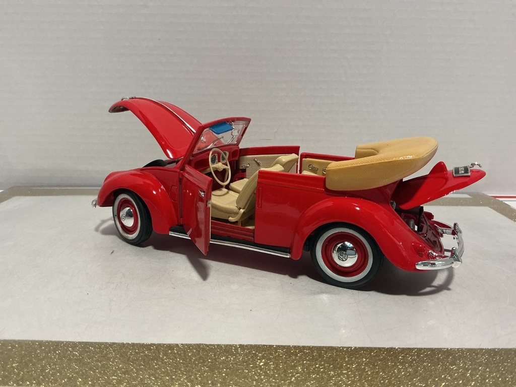 1/18: MAISTO 1951 VOLKSWAGEN CABRIOLET RED ON TAN image