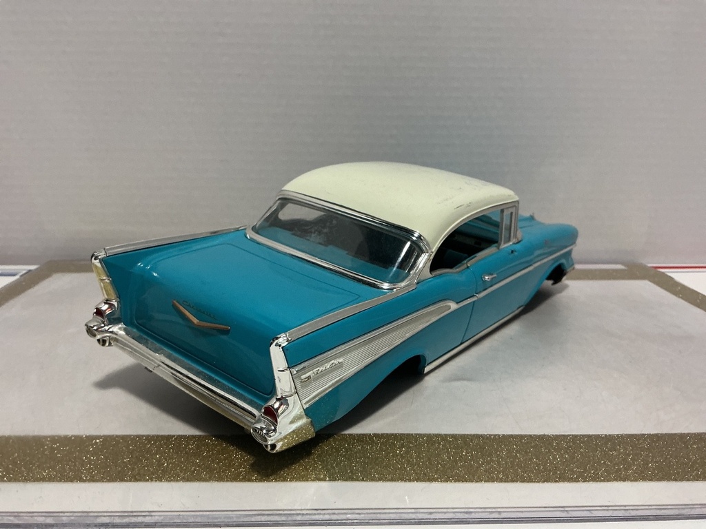1/18: ERTL 1957 CHEVROLET BEL ARIE *PARTS/JUNKYARD BLUE ON BLACK image