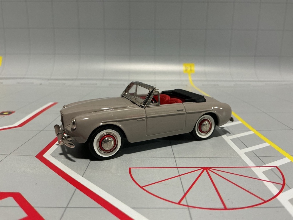 1:43 BROOKLIN / ROB EDDIE MODELS - VOLVO 1969 P1900 SPORTS image