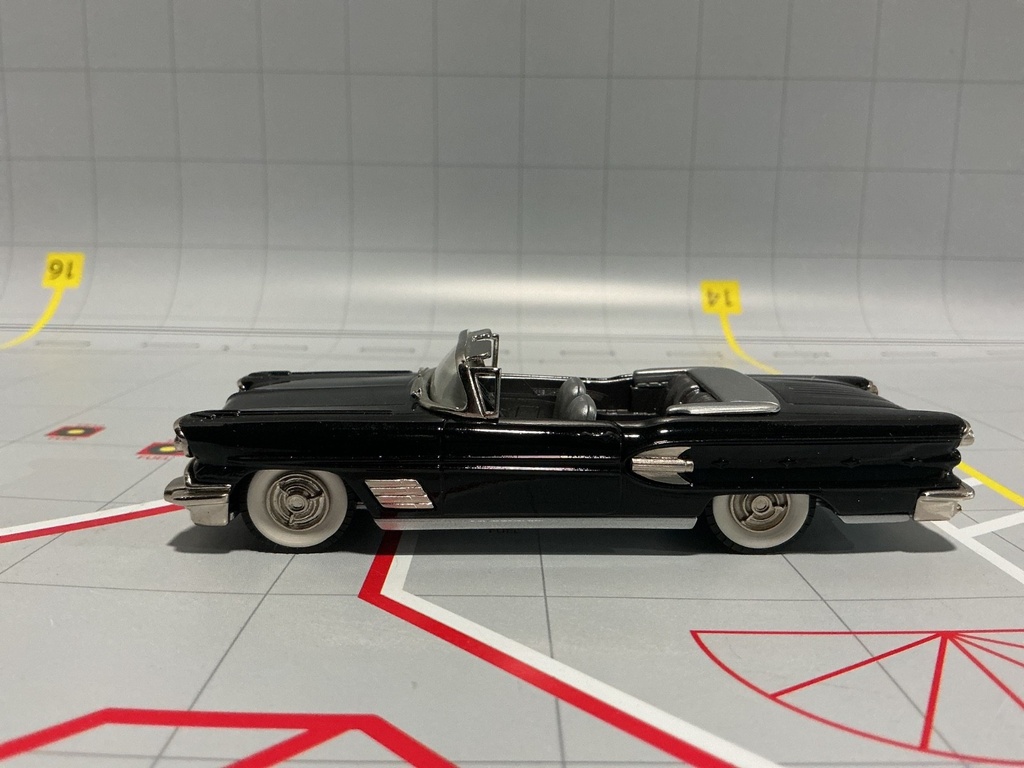1:43 BROOKLIN MODELS - BRK 25 1958 PONTIAC BONNEVILLE CONVERTIBLE image
