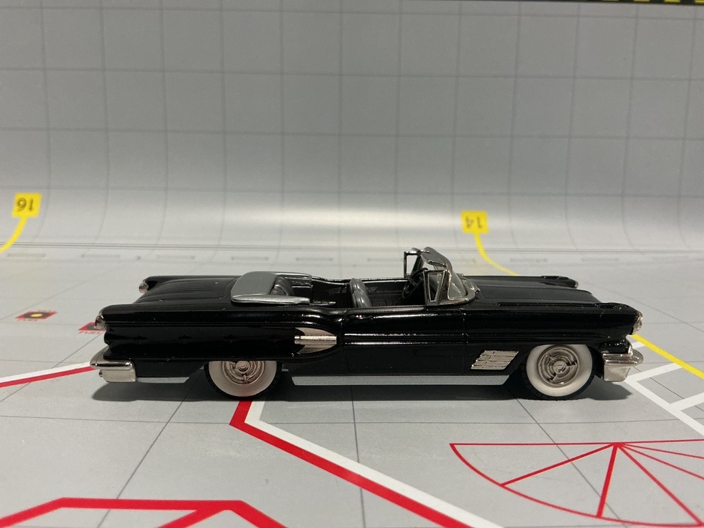 1:43 BROOKLIN MODELS - BRK 25 1958 PONTIAC BONNEVILLE CONVERTIBLE image