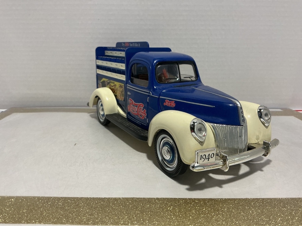1/18: GOLDEN WHEELS 1940 FORD PEPSI BOTTLE TRUCK BLUE ON BROWN image