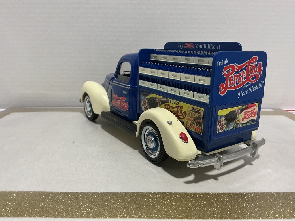 1/18: GOLDEN WHEELS 1940 FORD PEPSI BOTTLE TRUCK BLUE ON BROWN image
