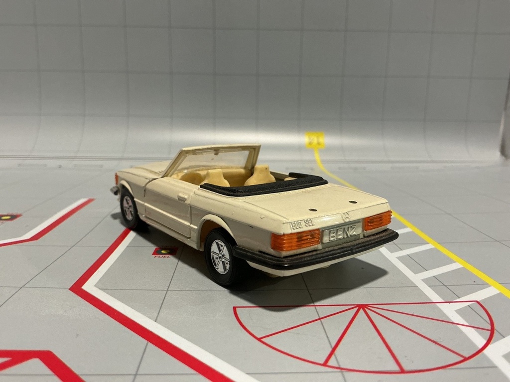 1:40 MERCEDES BENZ 500 SEL SS-911 CREAM ON TAN image