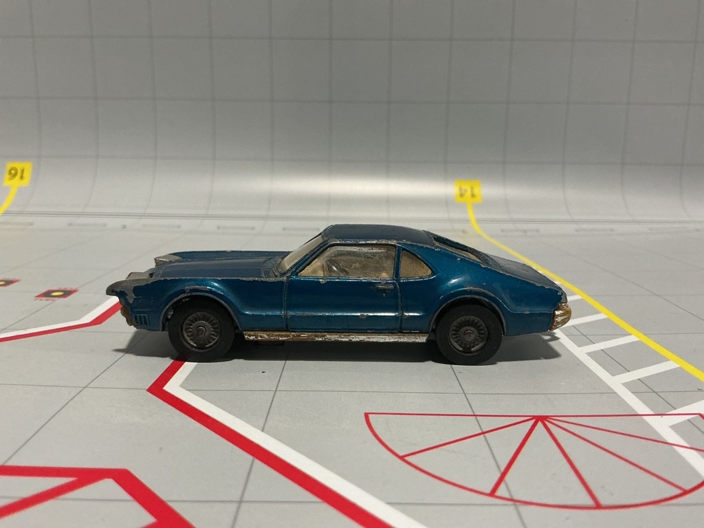 1:43 CORGI OLDSMOBILE TORONADO BLUE ON TAN image