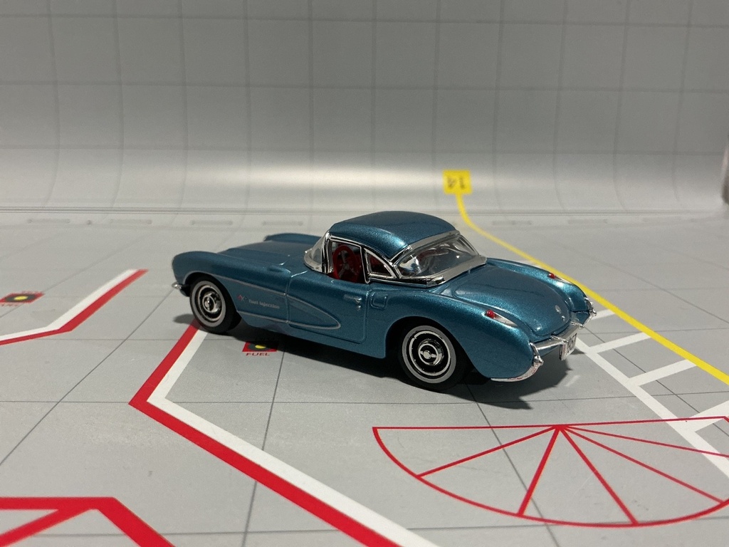 1:43 DINKY / MATCHBOX 1957 CHEVROLET CORVETTE DYM 92139 BLUE ON RED image