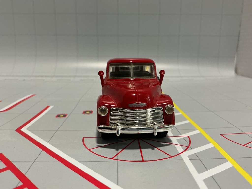 1:43 ROADCHAMPS 1953 CHEVROLET C3100 RED TEXACO TRUCK image
