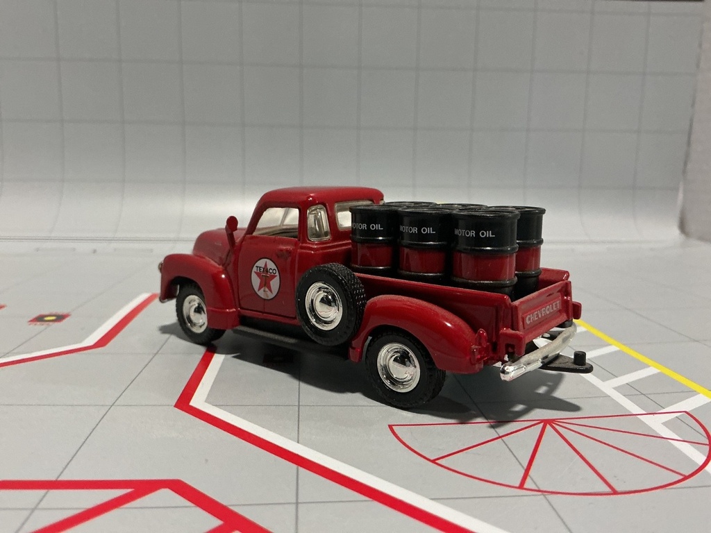 1:43 ROADCHAMPS 1953 CHEVROLET C3100 RED TEXACO TRUCK image