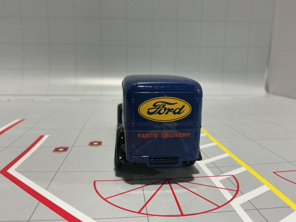 1:43 HOBBYCAR 1932 FORD PARTS TRUCK PARTS DELIVERY image