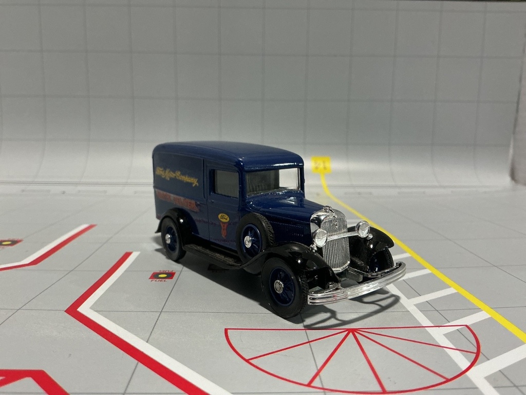 1:43 HOBBYCAR 1932 FORD PARTS TRUCK PARTS DELIVERY image