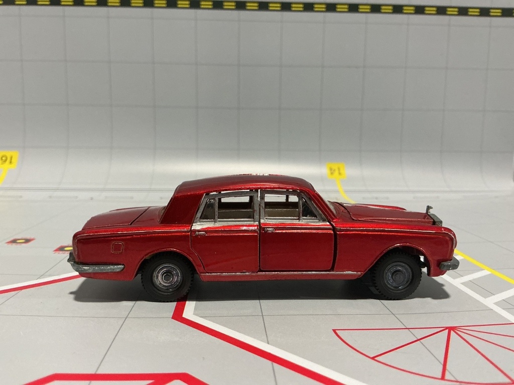 1:43 DINKY TOYS #891681 ROLLS ROYCE SILVER SHADOW RED image