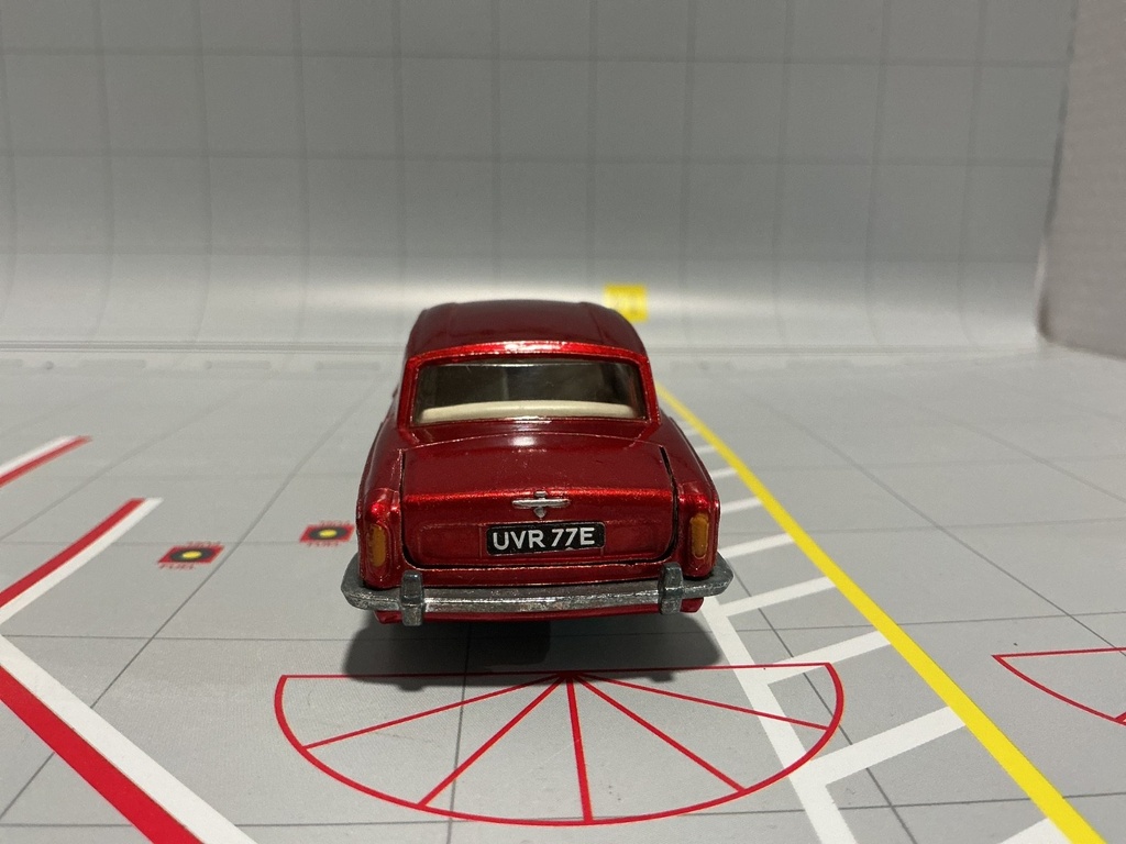 1:43 DINKY TOYS #891681 ROLLS ROYCE SILVER SHADOW RED image