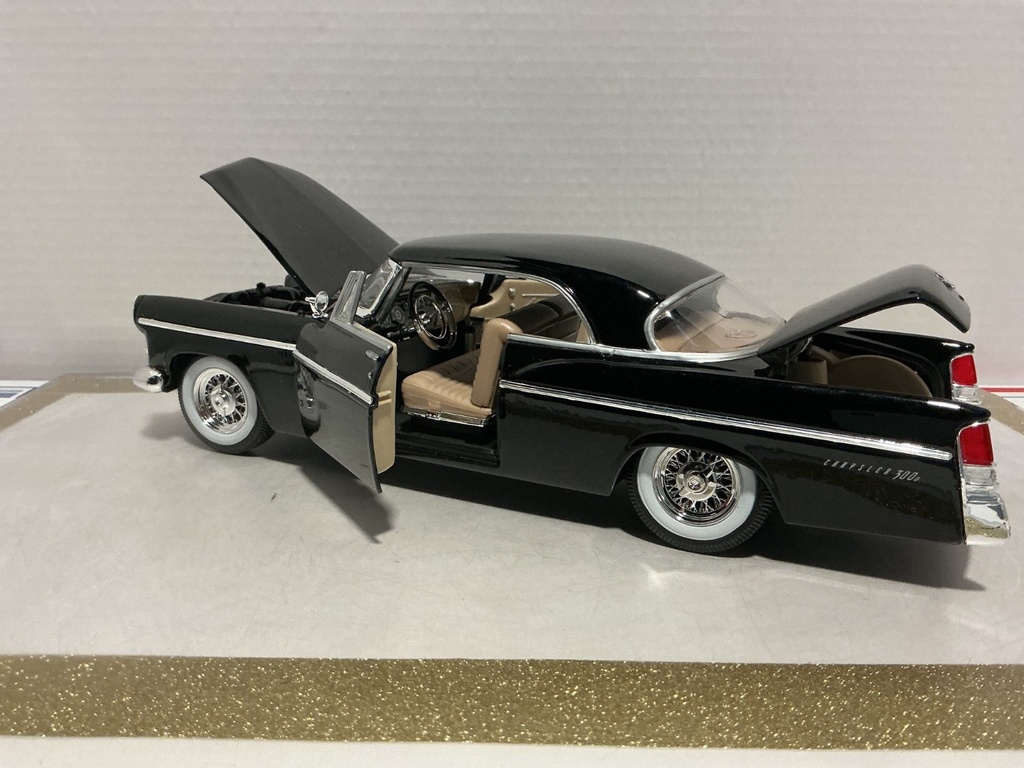 1/18 MAISTO 1956 CHRYSLR 300B BLACK ON TAN *LIGHT PAINT RASH* image
