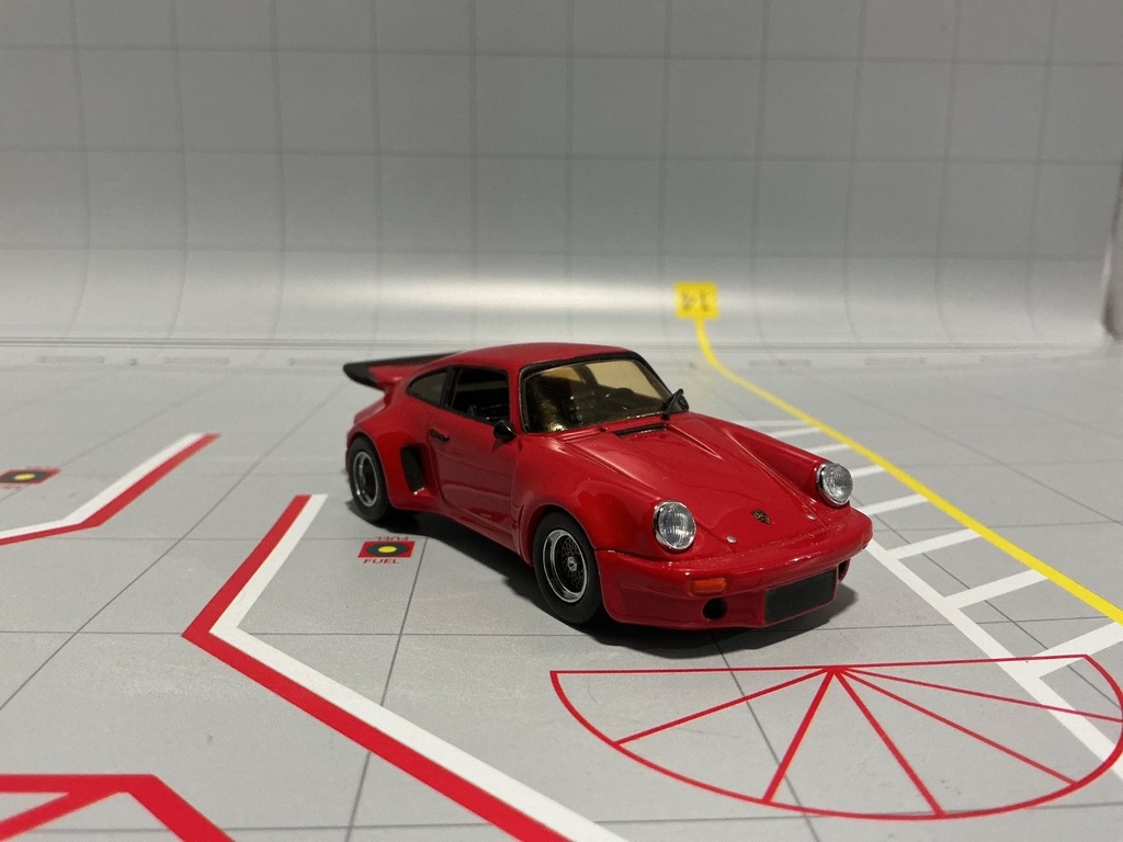 1:43 UNIVERSAL HOBBIES PORSCHE 911 RSR 3.0L RED image