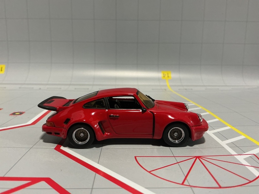 1:43 UNIVERSAL HOBBIES PORSCHE 911 RSR 3.0L RED image