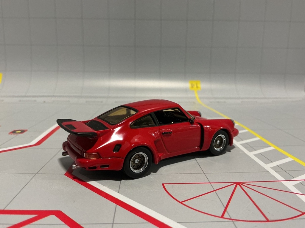 1:43 UNIVERSAL HOBBIES PORSCHE 911 RSR 3.0L RED image