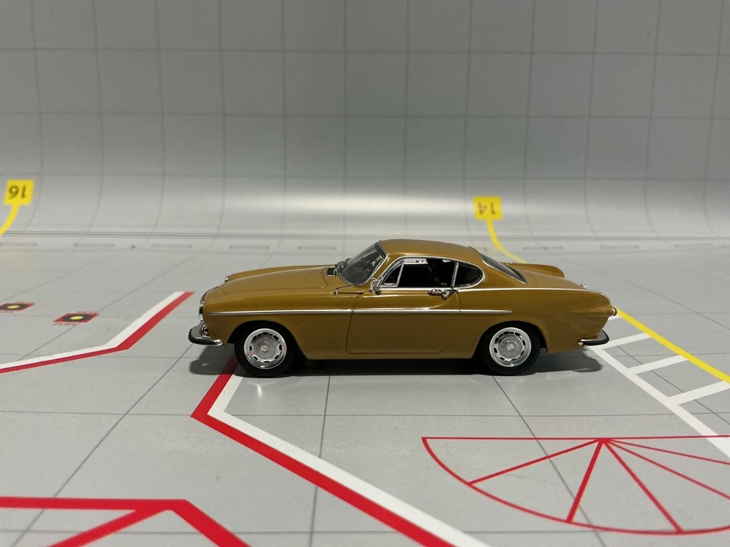 1:43 PAUL’S MODEL ART MINICHAMPS VOLVO P 1800 ES 1964-73 YELLOW image