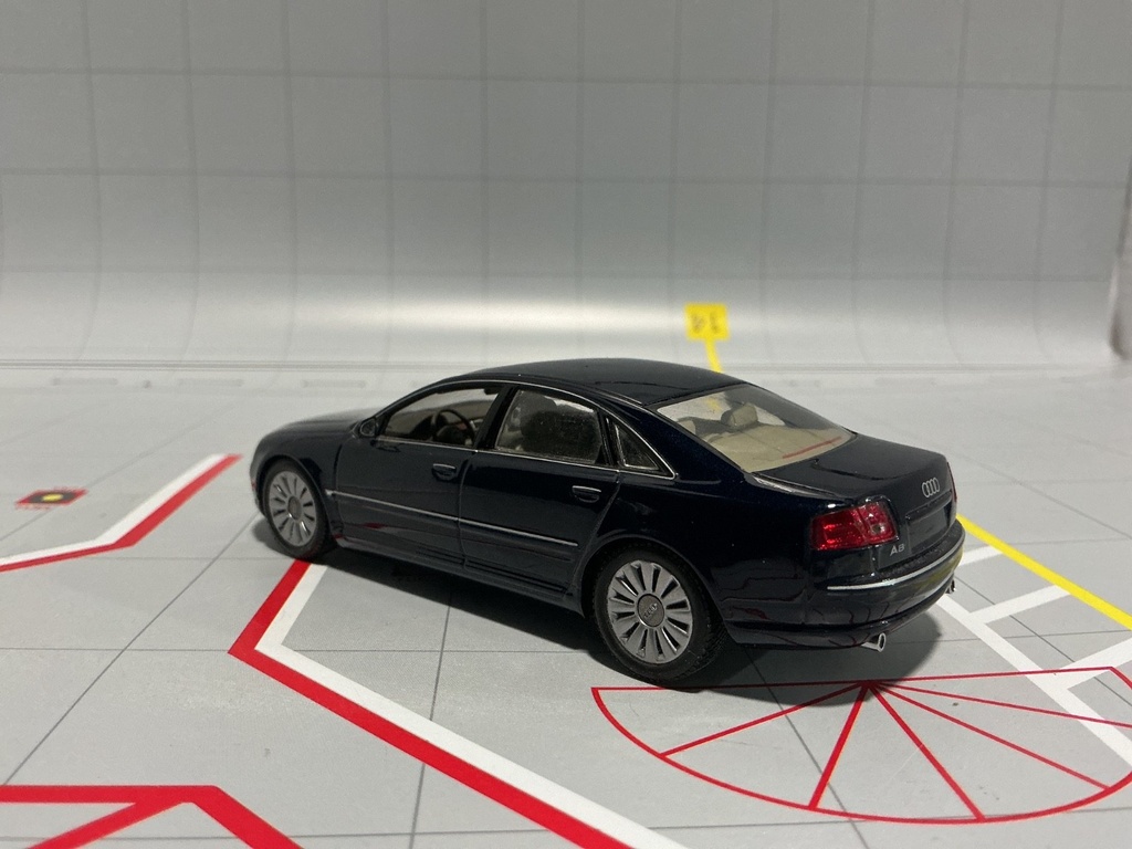 1:43 MINICHAMPS / PAUL’S MODEL ART AUDI A8 DARK BLUE image