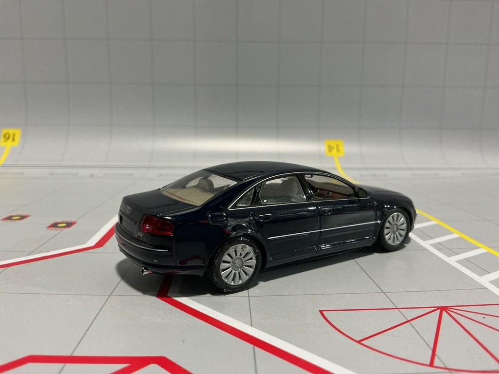 1:43 MINICHAMPS / PAUL’S MODEL ART AUDI A8 DARK BLUE image