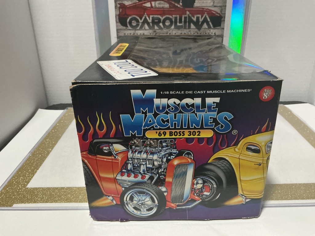 1/18: MUSCLE MACHINES YELLOW ‘69 BOSS 302 image