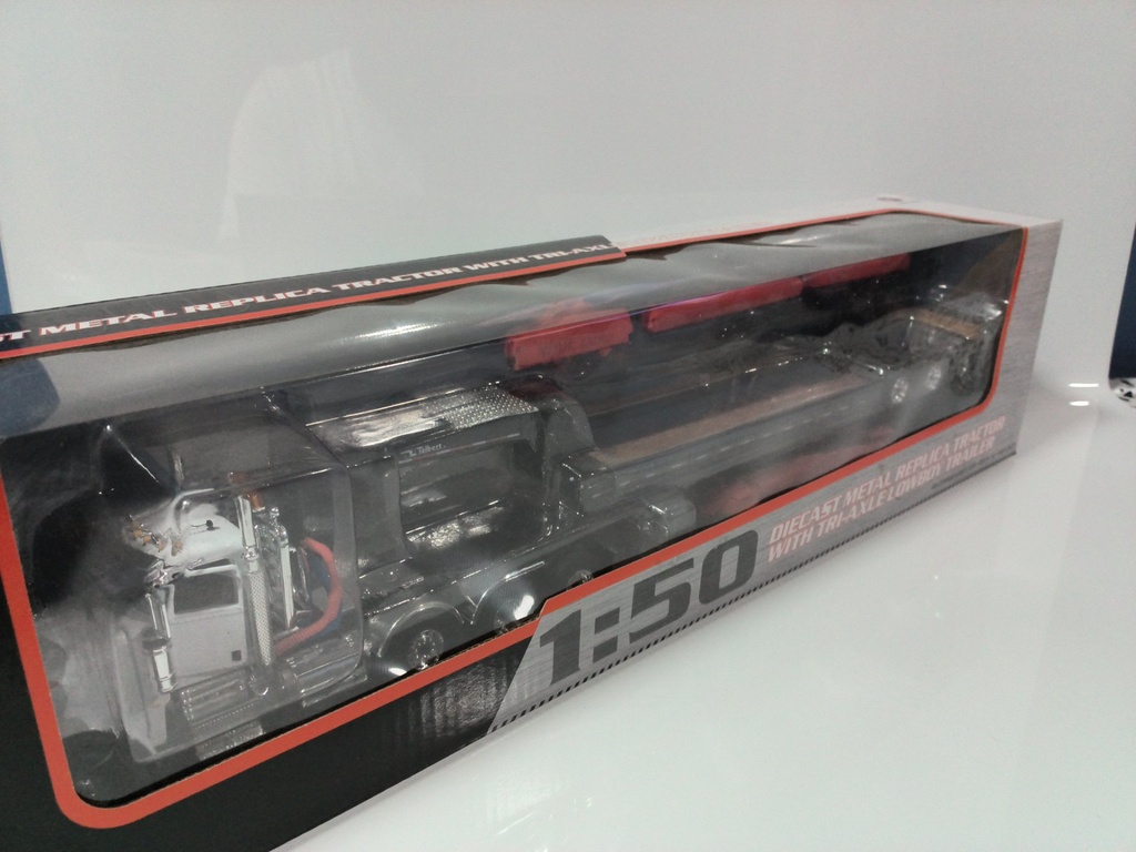 1:50 FIRST GEAR PETERBILT 367 TRI AXLE LOWBOY #50-3349 - Photo 4