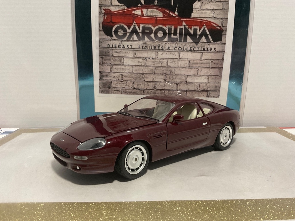 1/18: GUILOY ASTON MARTIN OB7 PLUM ON WHITE image