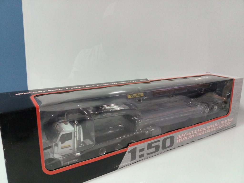 1:50 KENWORTH T880 TRI-AXLE WITH LOWBOY TRAILER NEW HOLLAND - Photo 4