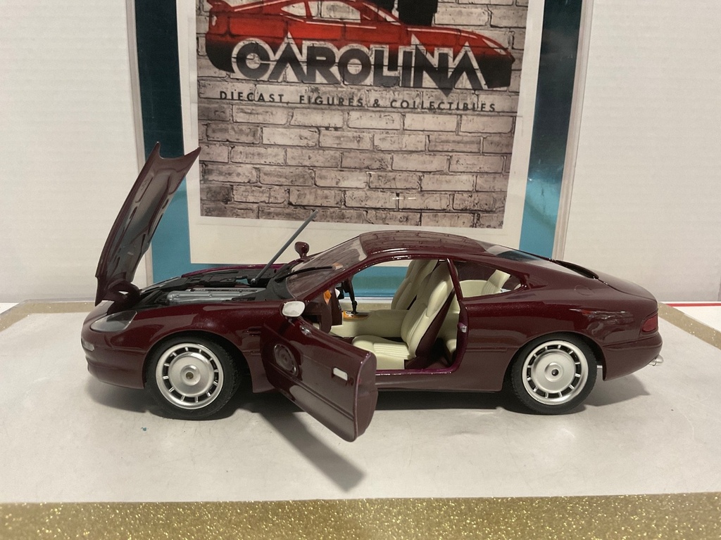 1/18: GUILOY ASTON MARTIN OB7 PLUM ON WHITE image