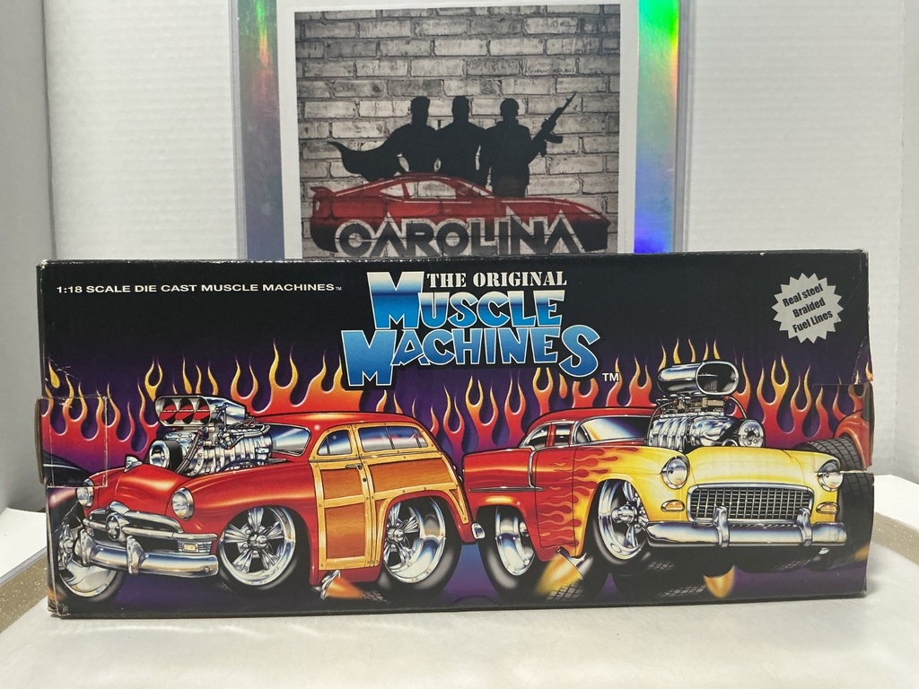 1/18: MUSCLE MACHINES PINK / WHITE ‘57 CHEVY [WATER DAMAGE TO BOX] image
