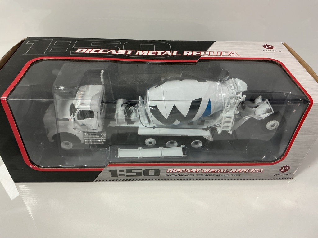 1:50 FIRST GEAR KENWORTH T880 MCNEILUS BRIDGEMASTER CONCRETE MIXER  - Photo 2
