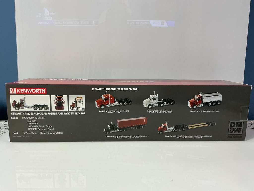 1:50 DIECAST MASTERS KENWORTH T880 WITH TRI-AXLE LOWBOY #71061 - Photo 2