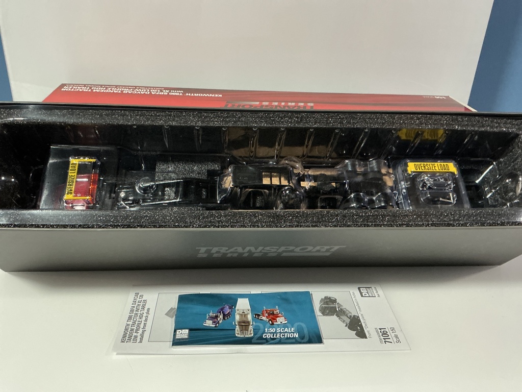 1:50 DIECAST MASTERS KENWORTH T880 WITH TRI-AXLE LOWBOY #71061 - Photo 3