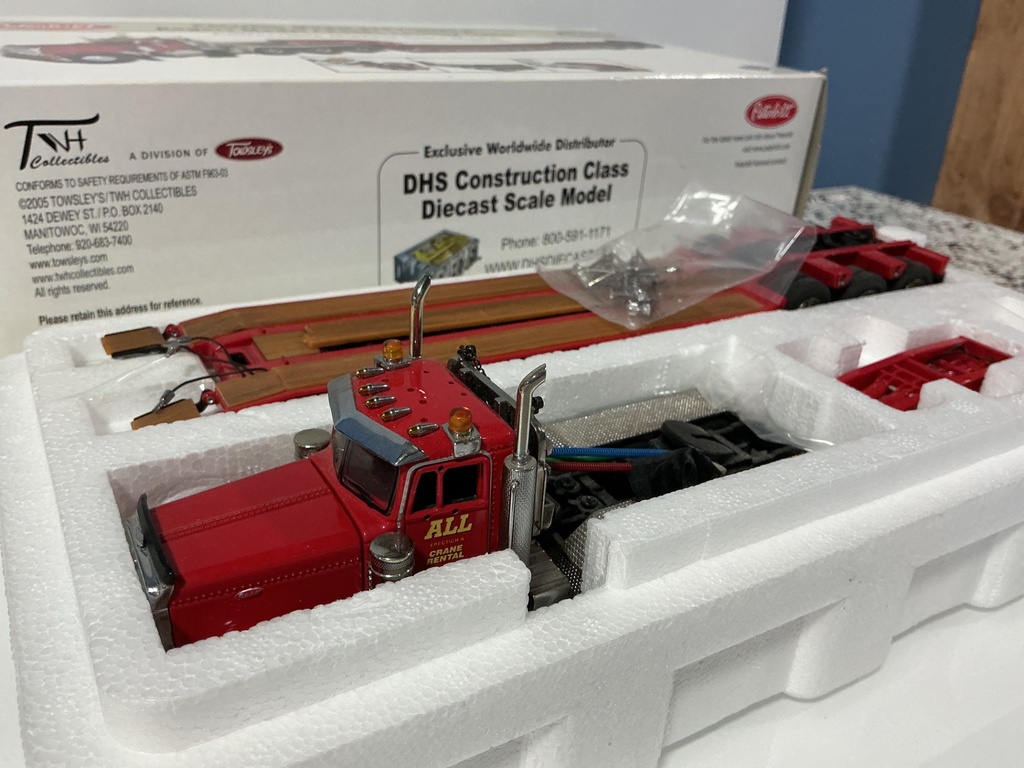 1:50 TWH COLLECTIBLES PETERBILT 379 & ROGERS LOWBOY TRAILER #DHS0100 - Photo 4