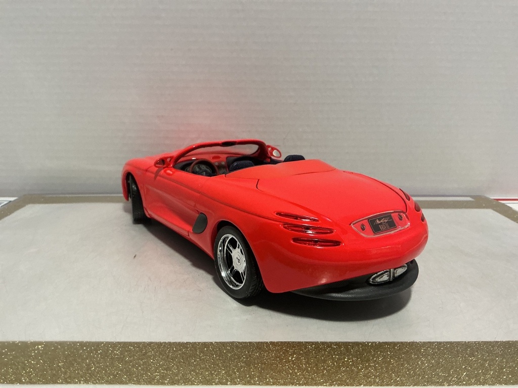 1/18: MAISTO MUSTING MACH III CONNCEPT RED ON BLACK image
