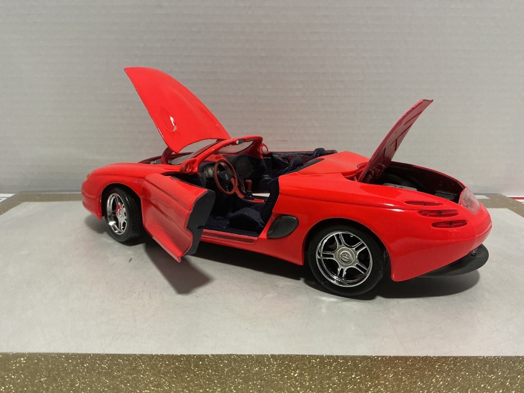 1/18: MAISTO MUSTING MACH III CONNCEPT RED ON BLACK image