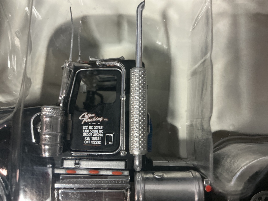 1:53 TONKIN PRECISION SERIES KENWORTH DAY CAB CATON TRUCKING WITH LOW BOY - Photo 4