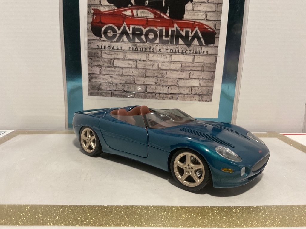 1/18: MAISTO 1998 JAGUAR XK180 TEAL ON BROWN image