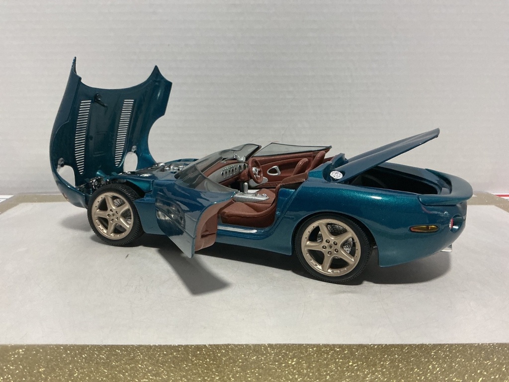 1/18: MAISTO 1998 JAGUAR XK180 TEAL ON BROWN image