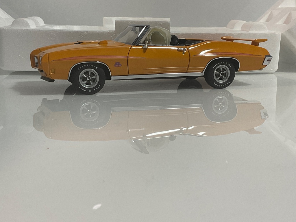 1/24 GMP 1970 GTO JUDGE CONVERTIBLE LIGHT RASHING ON CAR  - Photo 7