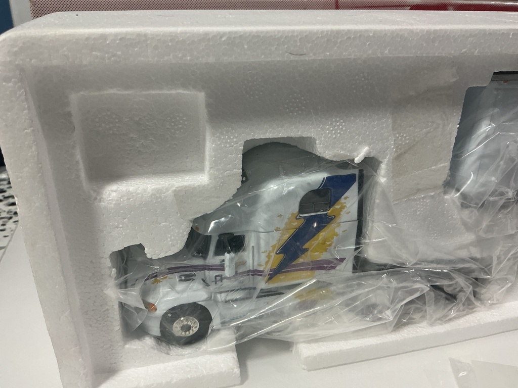 1:54 MAC VISION TRACTOR WITH PLYCON 48 FOOT TRAILER  #59–0178 - Photo 5
