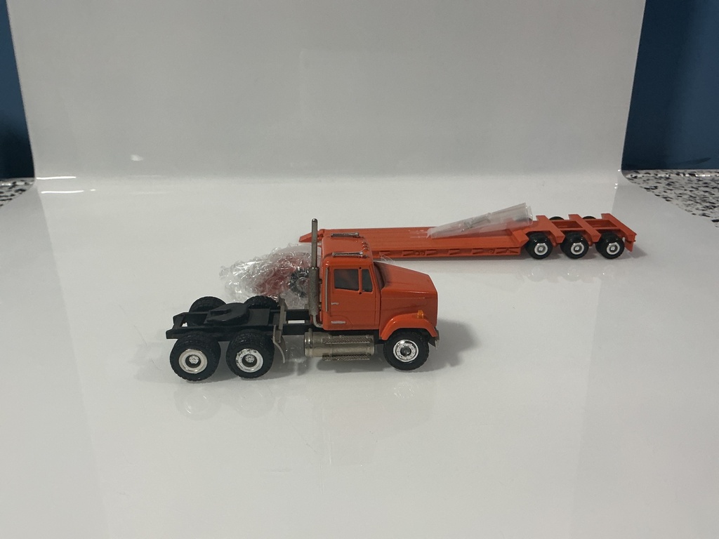 1:64 CONRAD FREIGHTLINER MEDIUM CONVENT & TALBERT LOWBOY TRAILER #3812 - Photo 3