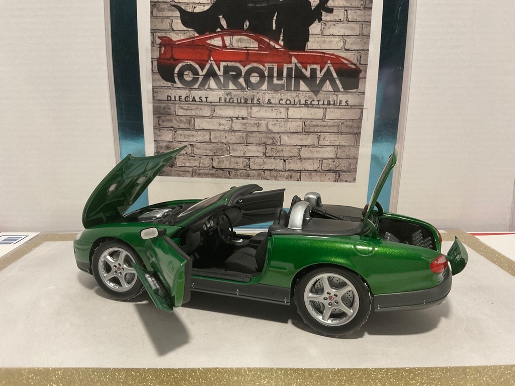 1/18: BEANSTALK 2002 JAGUAR RKR GREEN ON BLACK JAMES BOND 007 image