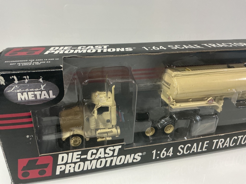 1:64 DIECAST PROMOTIONS DCP MILITARY KENWORTH WITH PETROLEUM TANKER #32073 - Photo 2