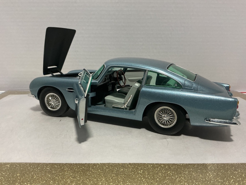 1/18: CHRONO 1963 ASTON MARTIN OB5 BLUE ON GRAY image