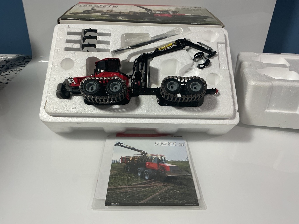 1:50 SWORD MODELS VALMET  890.3 20 TON VALMET  FORWARDER - Photo 4