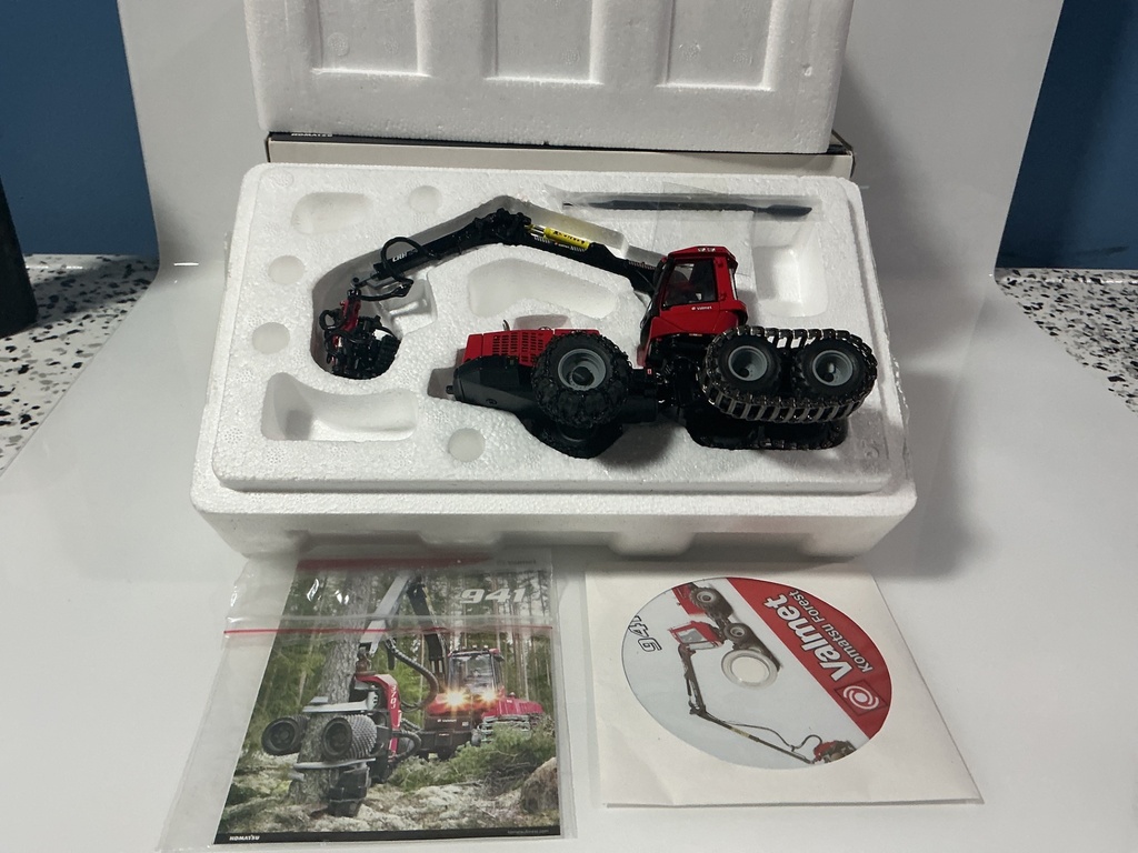 1:50 SWORD MODELS VALMET  941 HARVESTER WITH 370.2 HEAD - Photo 3